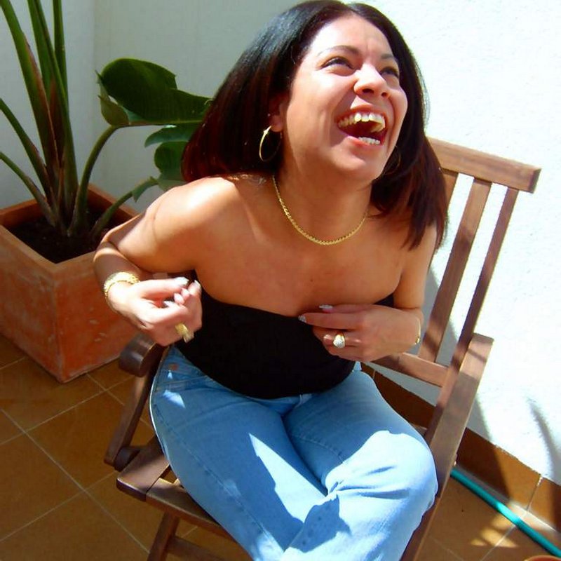 Angèle 24 Escort Issou